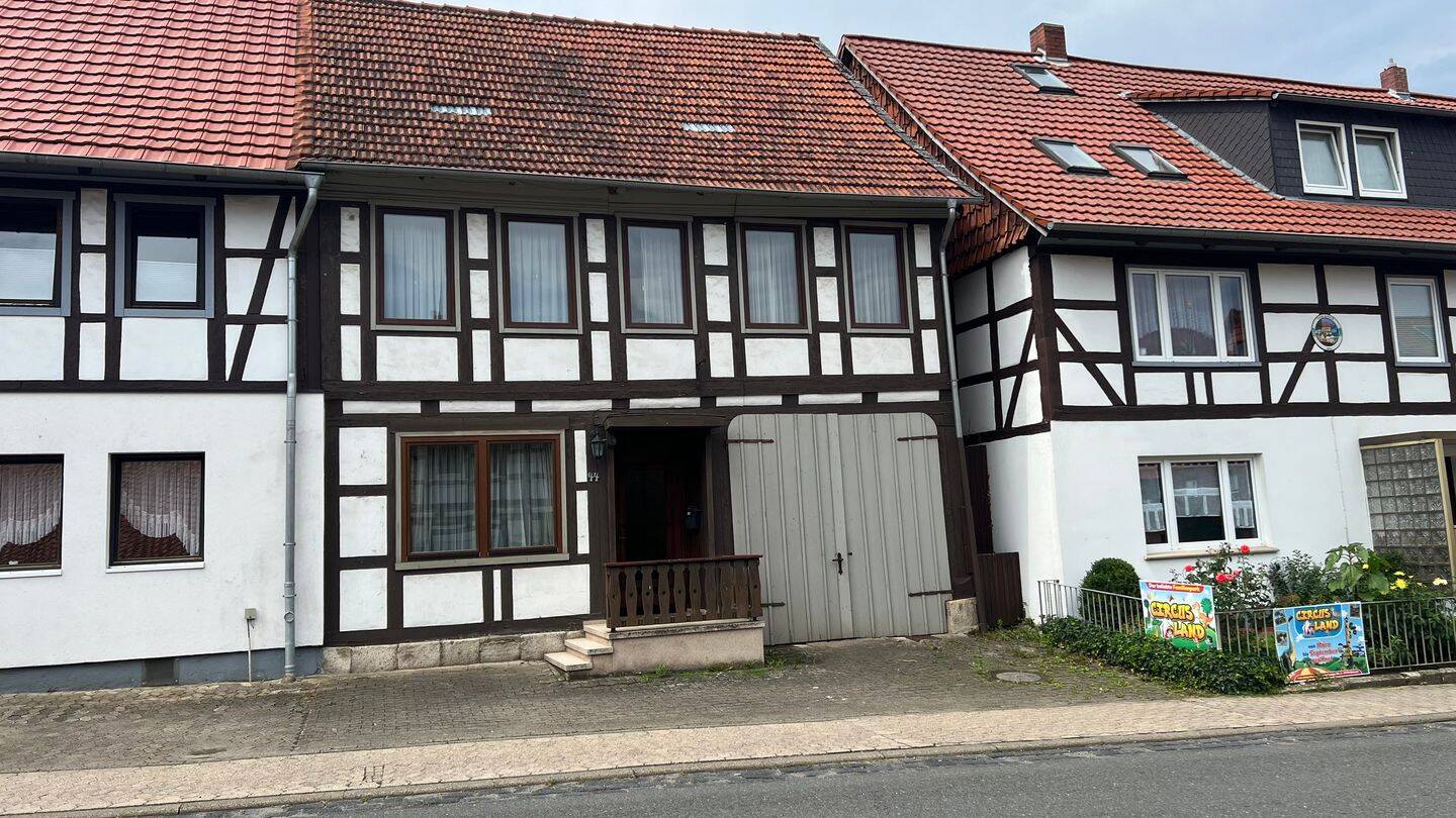 Altes Fachwerkhaus mit Nebengebäuden, 37589 Kalefeld