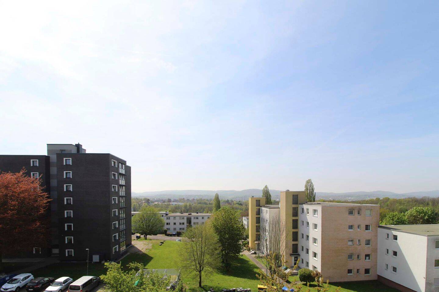 Bezugsfrei ab August: Gepflegte 3-Zimmer-Wohnung mit Balkon, Ausblick und Stellplatz, 32758 Detmold
