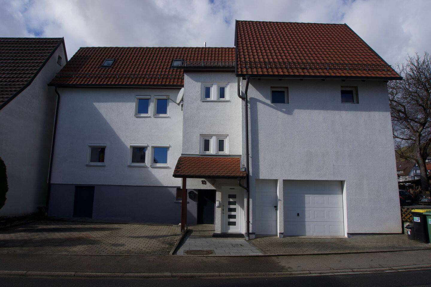 Einfamilienhaus mit Scheune | Förderung durch die Gemeinde & ca. 150 m² Ausbaupotenzial, 75395 Ostelsheim