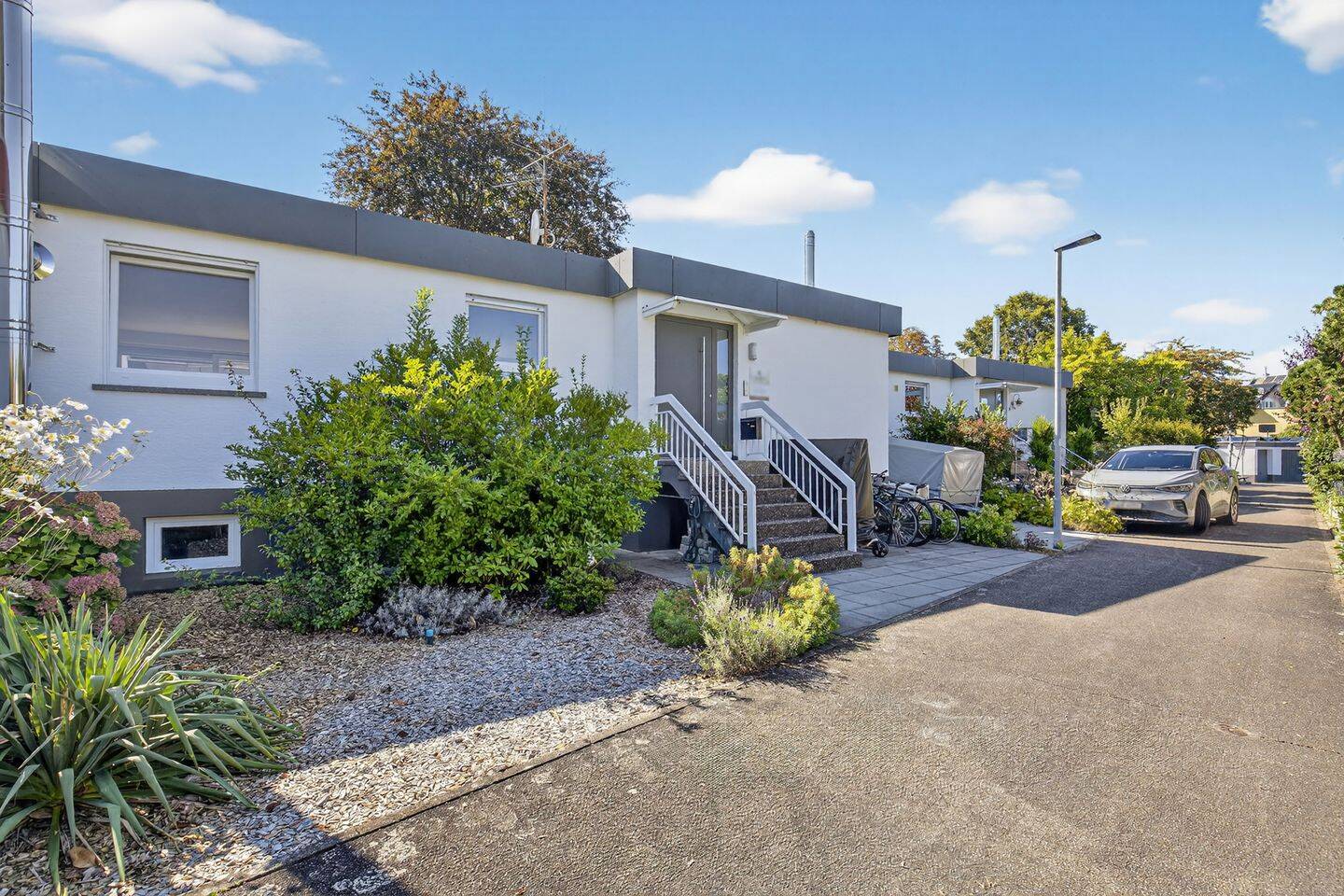 Großzügiger Bungalow im Reihenmittelhaus-Stil mit Garten & Garage sucht neue Eigentümer, 76448 Durmersheim