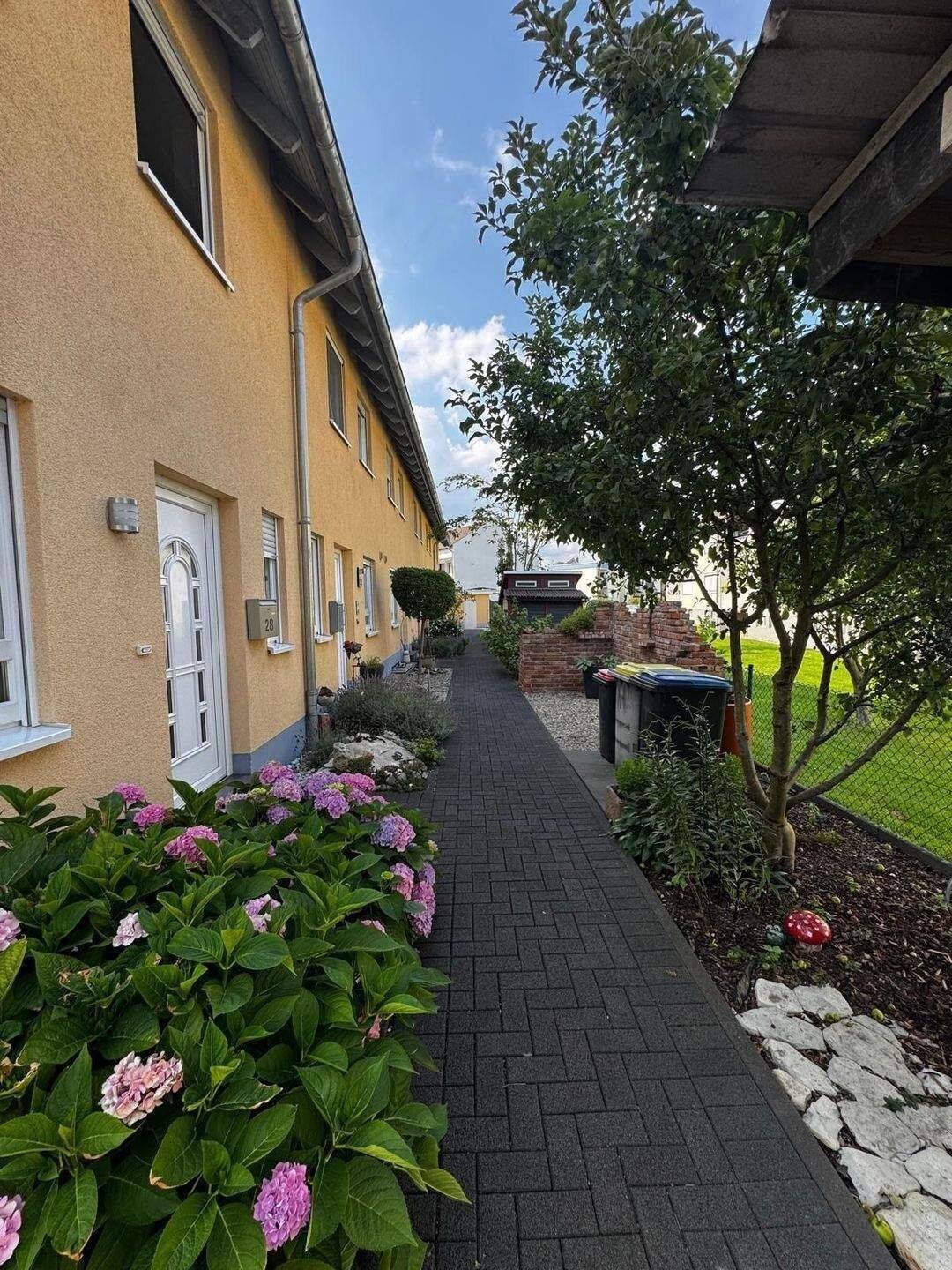 Ruhiges RMH in Schloß Neuhaus – Outdoor-Küche & Carport inklusive, 33104 Paderborn