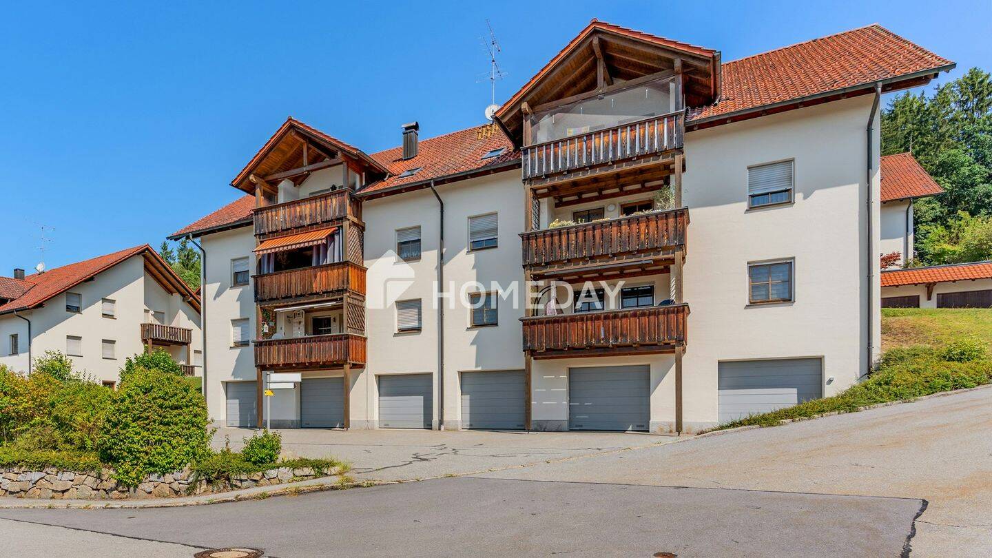 Dachgeschosswohnung mit EBK, Loggia, Garage & schönem Ausblick in Eging am See, 94535 Eging a. See