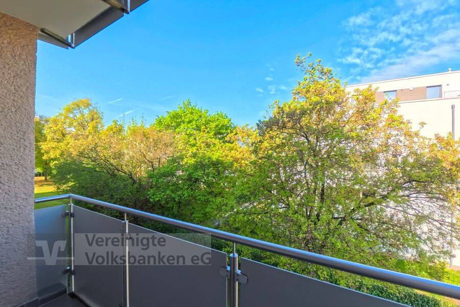 Kaufen, renovieren und einziehen !  Ruhig gelegene 3-Zi-Wohnung inkl. Garage !, 72793 Pfullingen