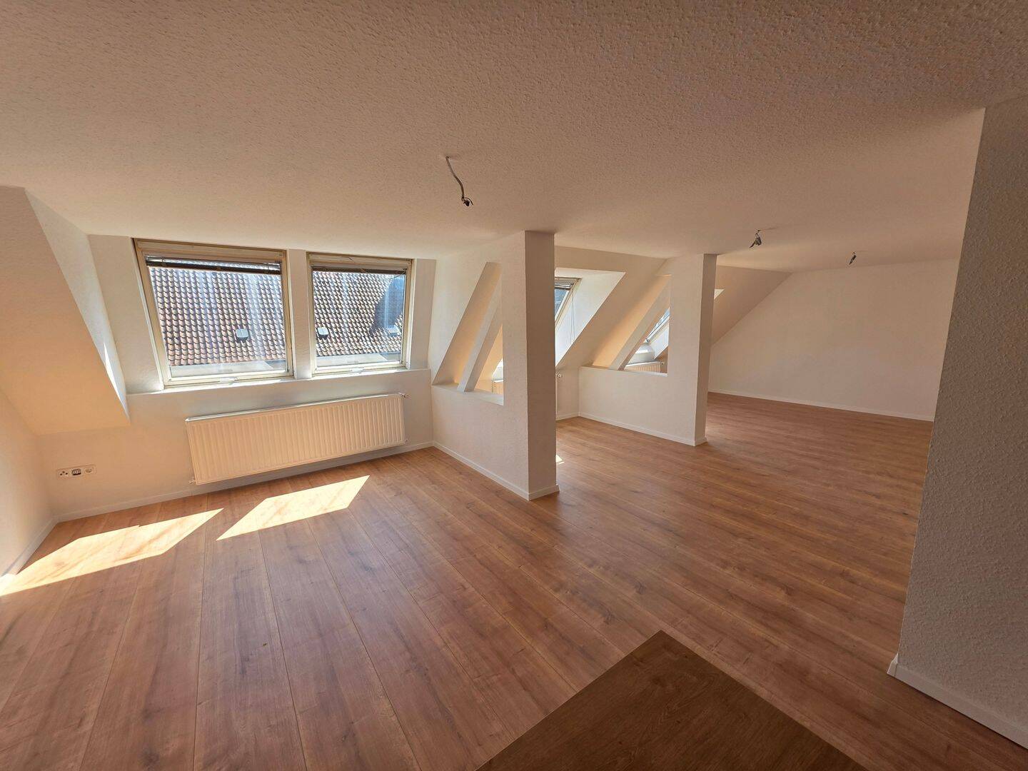 Exklusive, kernsanierte 80m² Dachgeschosswohnung (Loft-Charakter), 44145 Dortmund (Lindenhorst Mitte)
