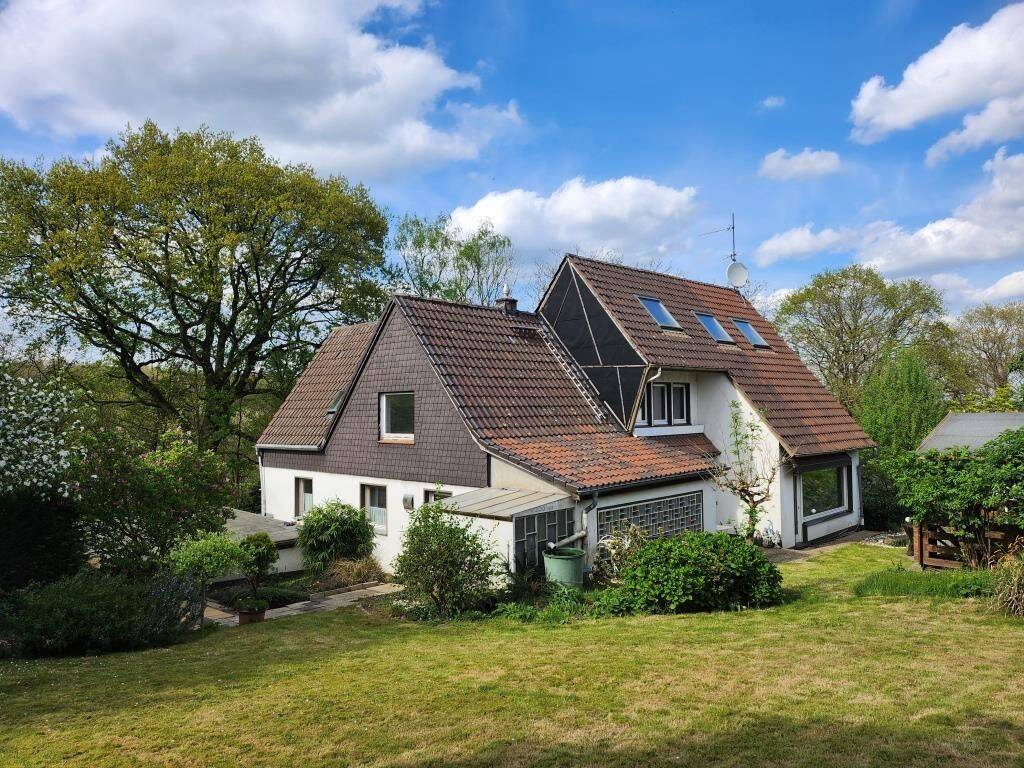 TOP Gelegenheit! Freistehendes Zwei-Familienhaus mit großem Grundstück, 3 Garagen & 2 Stellplätzen, 42551 Velbert