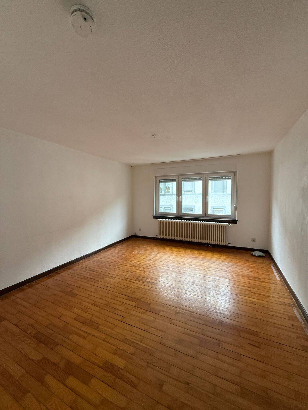 Großzügig geschnitte Wohnung, 66113 Saarbrücken