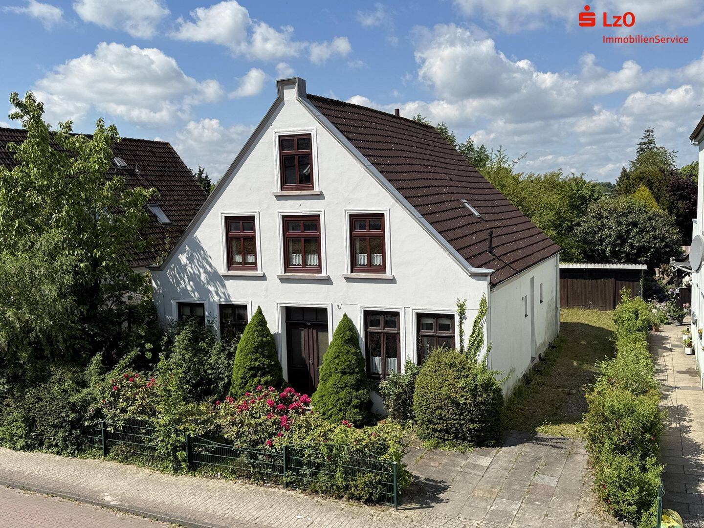 Zweifamilienhaus in zentraler Lage, 26919 Brake (Unterweser)
