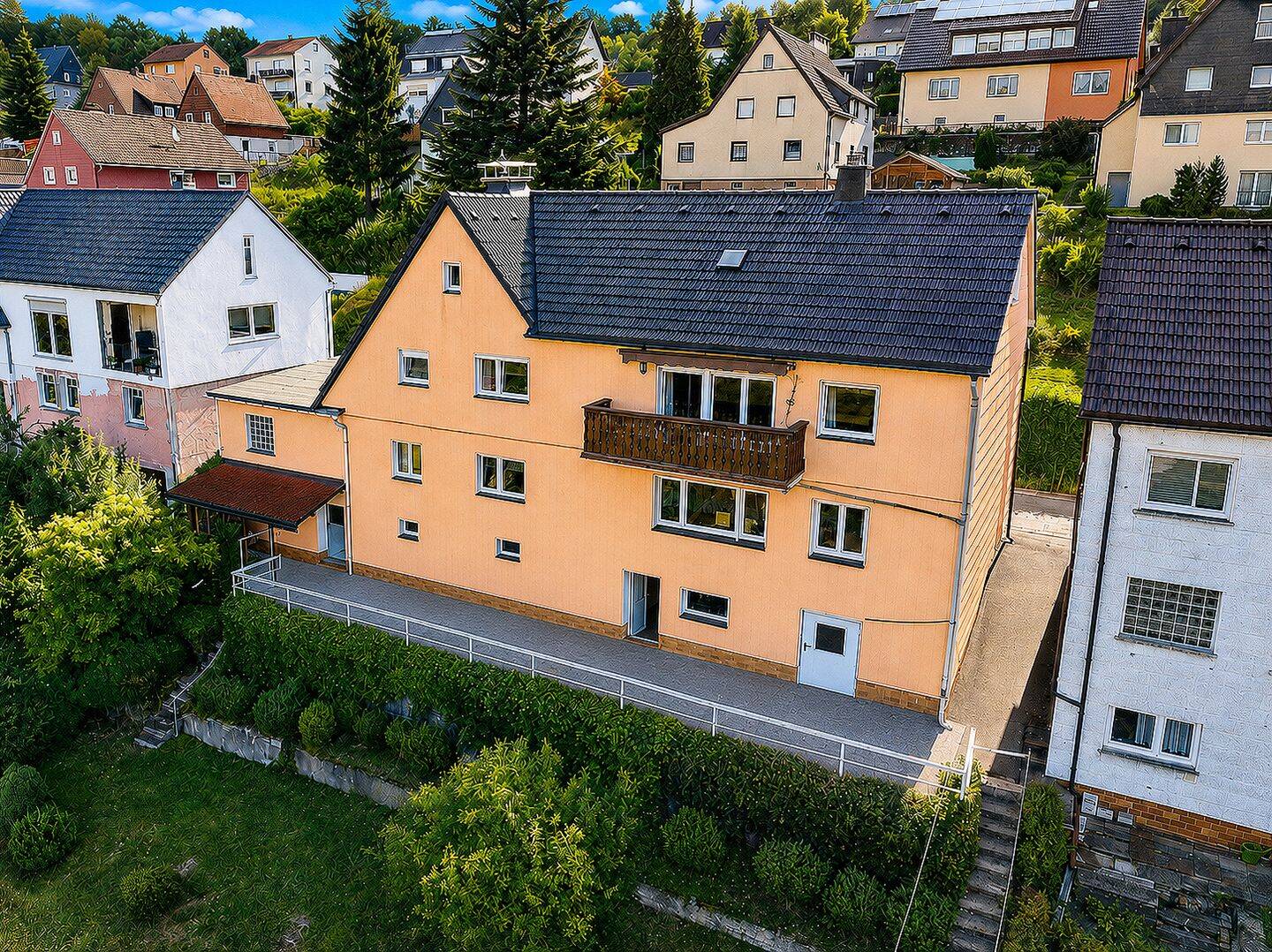 Großzügiges Wohnhaus mit Garten und traumhaften Fernblick in Tettau, 96355 Tettau