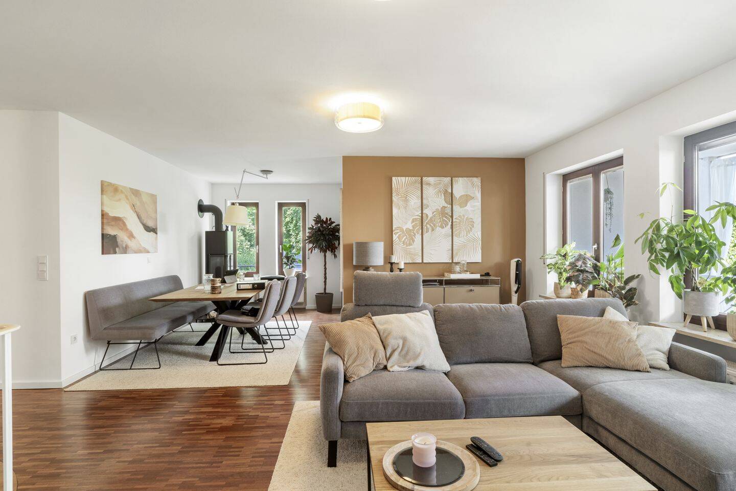 Maisonette-Wohnung mit 5 Zimmern, Traumgarten und zwei Wohnungen, 65439 Flörsheim am Main