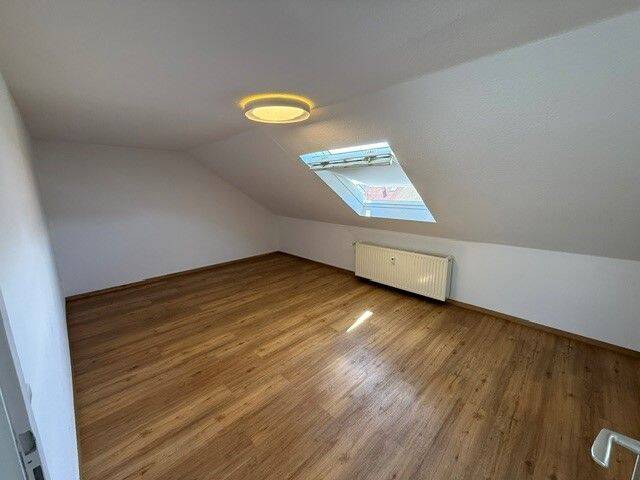 DG-Wohnung mit eigenem Garten, Stellplatz & beheiztem XXL-Hobbyraum-Perfekt für Singles & Paare!, 90596 Schwanstetten