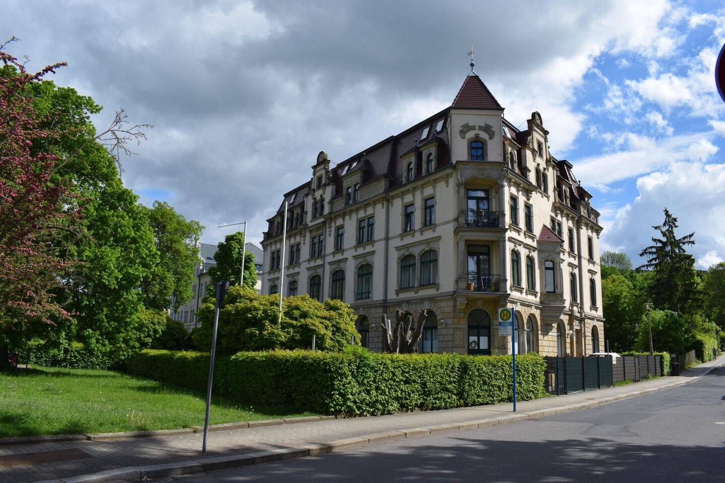 Kompakte 2-Raum-Eigentumswohnung mit Stellplatz – Sanierungsobjekt mit Potenzial, 1705 Freital