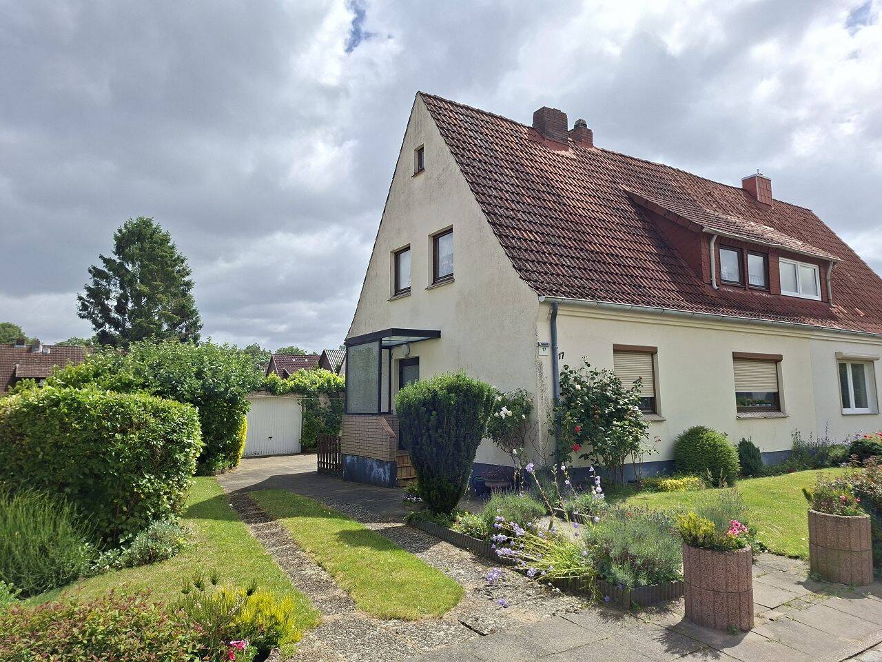 3-2/2-Doppelhaushälfte mit Nebengebäude sowie Grundstück mit Baupotenzial, 21629 Neu Wulmstorf