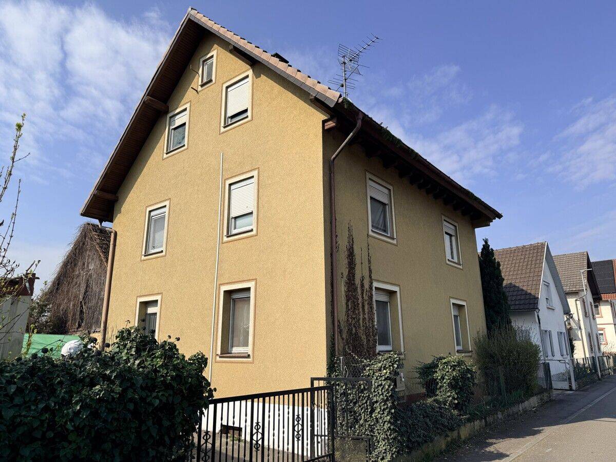Aus Alt mach Ihr Traumhaus – Wohnhaus mit großem Entwicklungspotenzial in Ottenheim, 77963 Schwanau