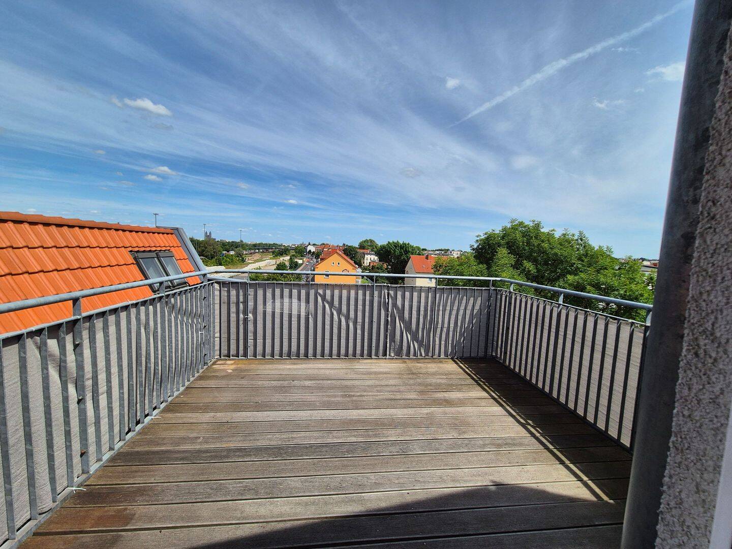 Schöne Dachgeschoss Wohnung mit großer Terrasse, 39112 Magdeburg (Leipziger Str. Sudenburg)
