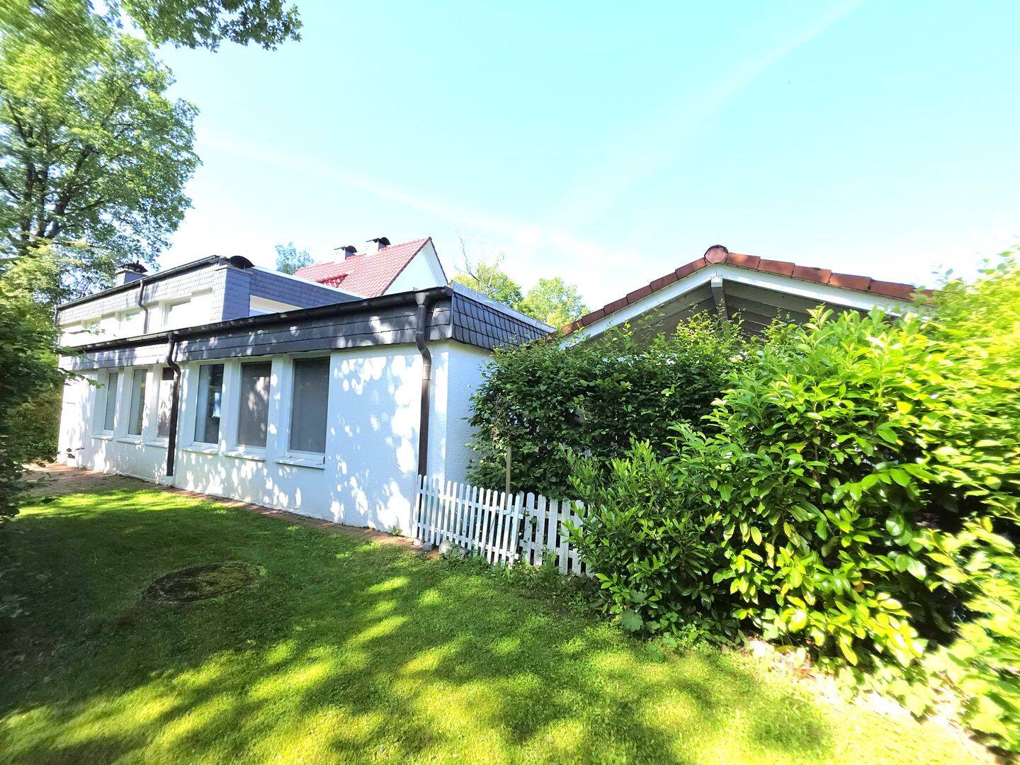 Mehr Raum. Mehr Möglichkeiten. Mehr Zuhause. Außergewöhnliches Einfamilienhaus mit Einliegerwohnung auf weitläufigem Grundstück in Kierspe, 58566 Kierspe