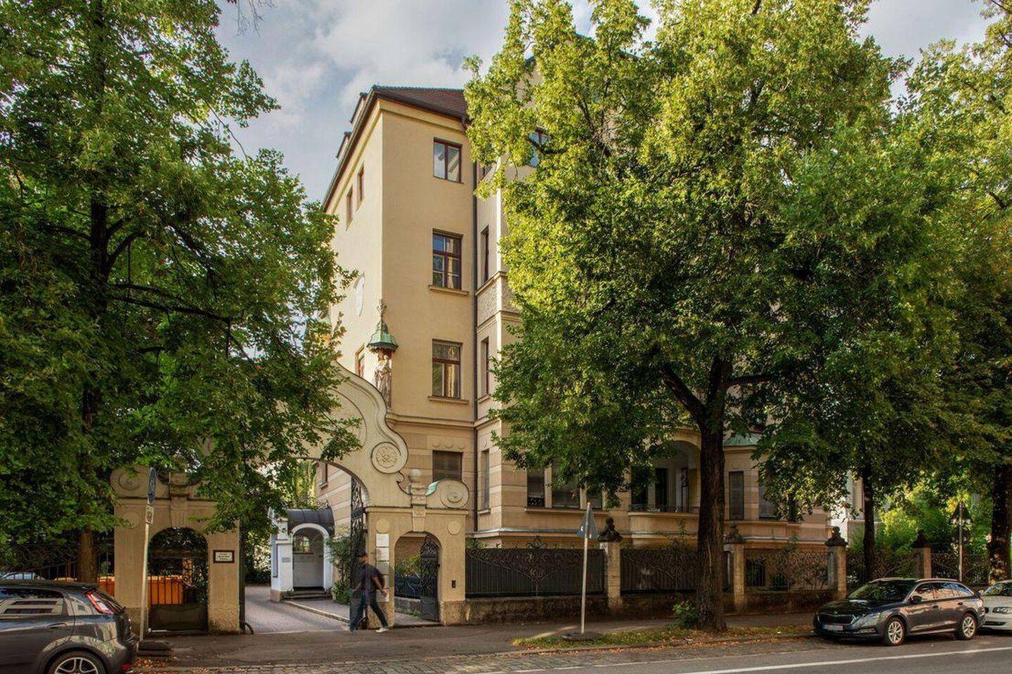 Exklusive Altbau-Etagenwohnung in historischer Stadtvilla im Zentrum vom Augsburg, 86150 Augsburg (Innenstadt)