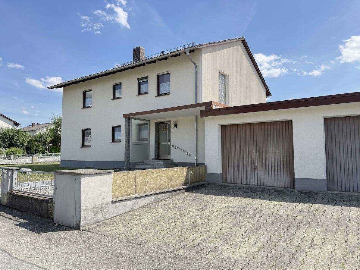 Bezugsfreies Zweifamilienhaus in Eichendorf, 94428 Eichendorf