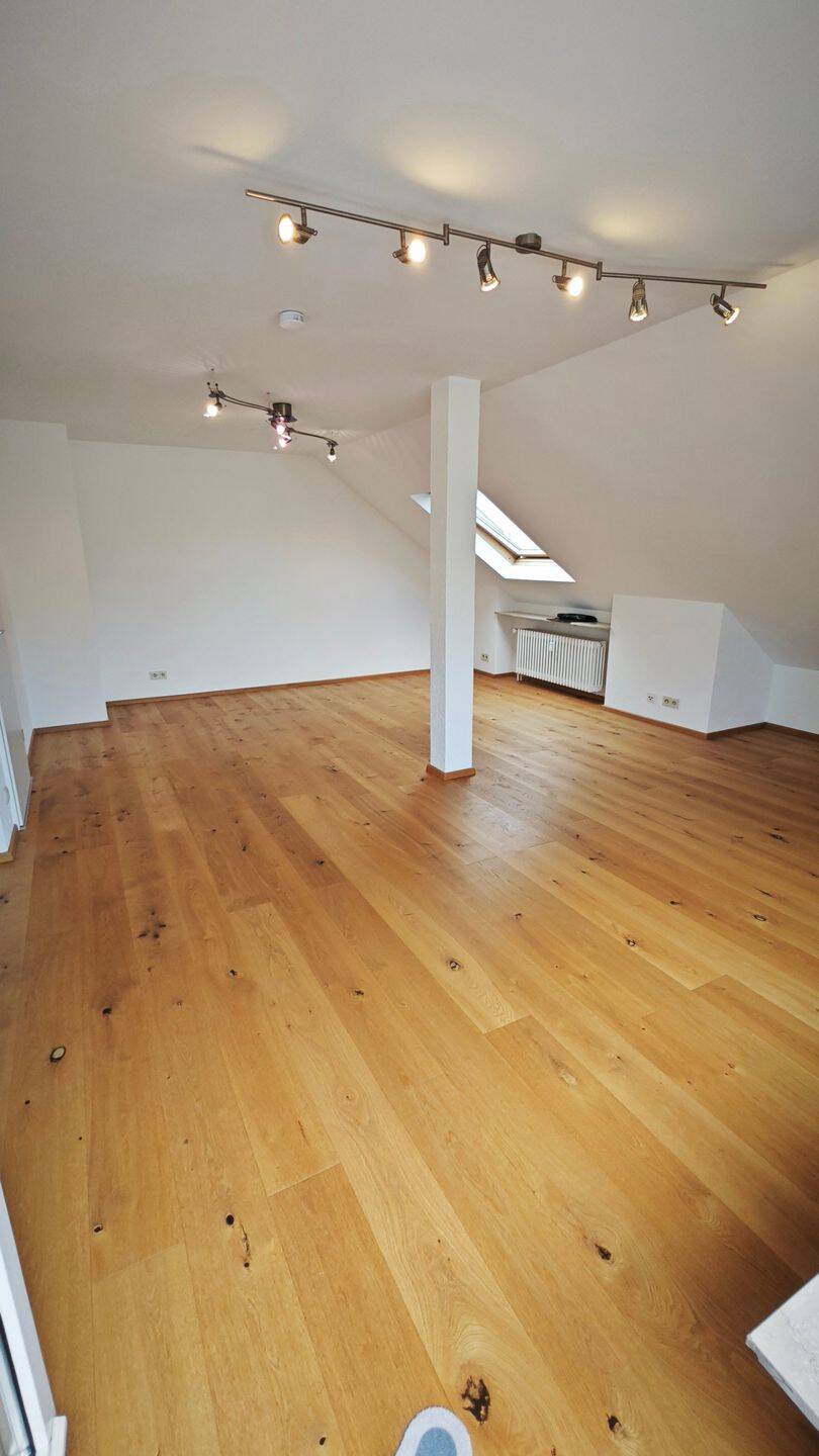 3 Zimmer Dachgeschosswohnung in zentraler Lage, 64347 Griesheim