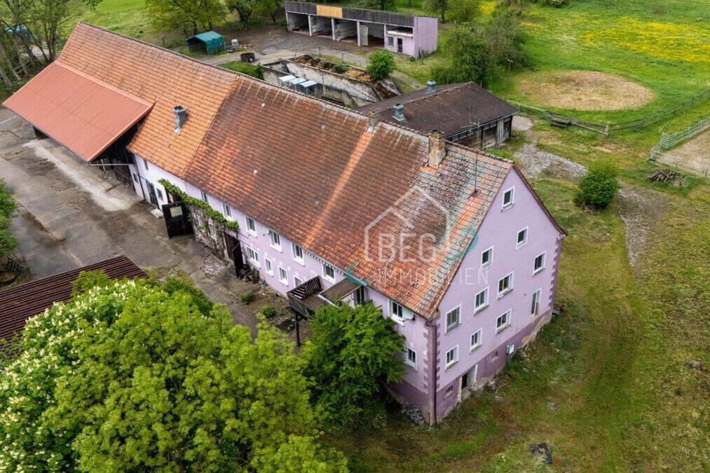 Großzügiges Anwesen für Pferdehaltung mit Stallungen, Seen und weitläufigen Weideflächen, 91555 Feuchtwangen