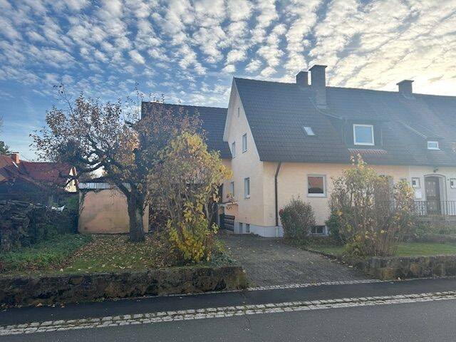 Viel Platz für eine glückliche Familie! Haus mit hübschem Garten Garage und Werkstatt in Redwitz., 96257 Redwitz a.d. Rodach