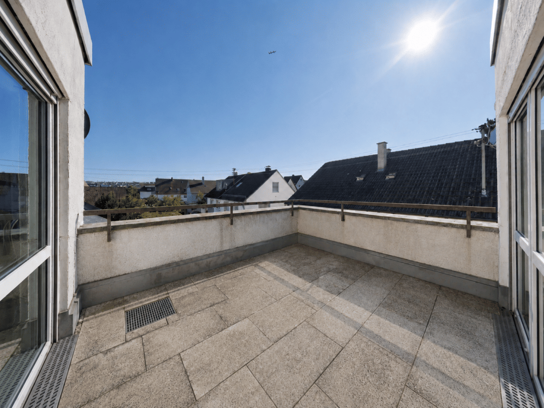 Über den Dächern: 2-Zimmer-Wohnung mit großzügiger Dachterrasse und Gestaltungspotenzial, 70771 Leinfelden-Echterdingen