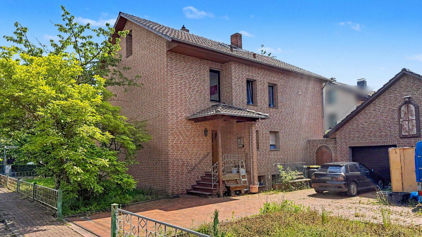 Zweifamilienhaus mit Potenzial: Wohnen, Vermieten oder beides in ruhiger Lage von Espelkamp, 32339 Espelkamp