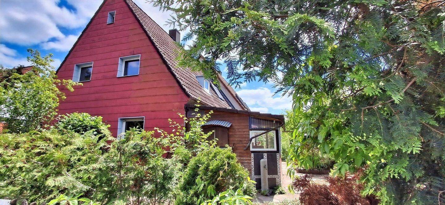 Einfamiliendoppelhaus in Erlangen mit Erweiterungspotential in sehr guter Lage, 91056 Erlangen