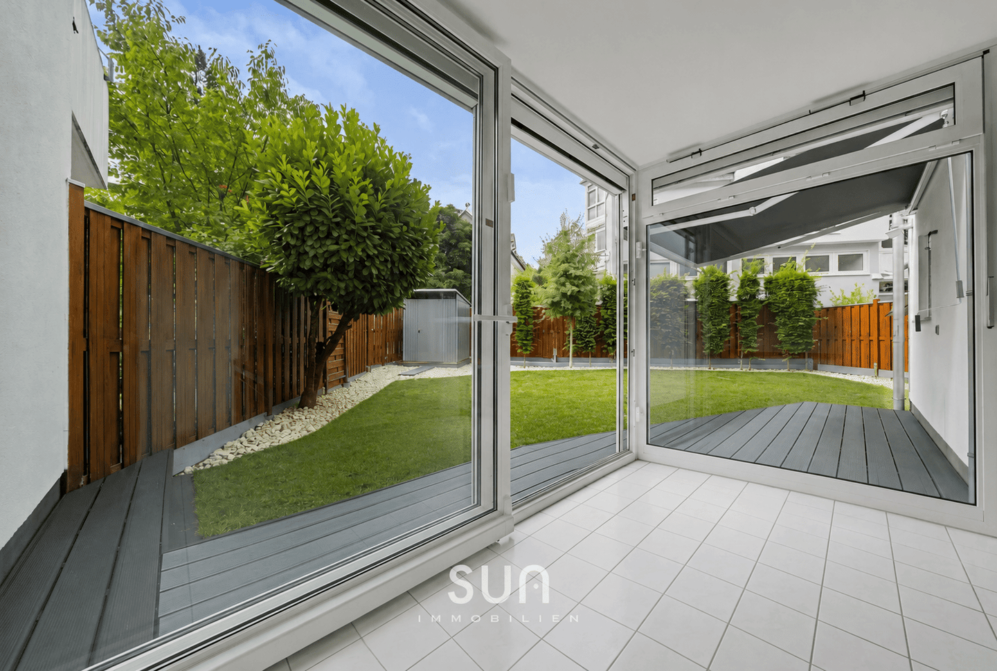 ERDGESCHOSSWOHNUNG MIT 70 M² PRIVATGARTEN & WINTERGARTEN – Einmalige 2,5-Zimmer mit Stellplatz, 65195 Wiesbaden (Wiesbaden)