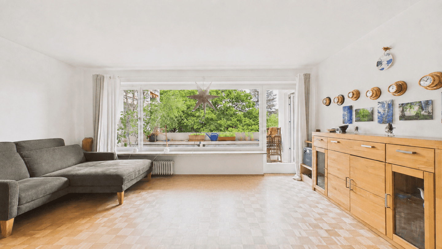 HEGERICH: Helle 3-Zimmer-Wohnung im 2. Obergeschoss mit zwei Balkonen – Krailling am Rand zu Planegg, 82152 Krailling