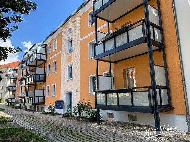 Erdgeschoßwohnung mit Badewanne und großem Balkon!, 6712 Zeitz