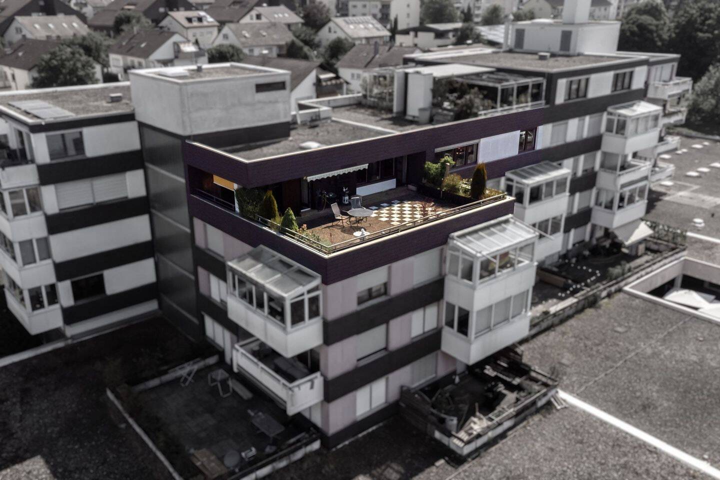 Großzügige 5-Zimmer-Wohnung mit 166 m² und Dachterrasse mit ca. 42 m² in Calw-Heumaden | 2 Garagen, 75365 Calw