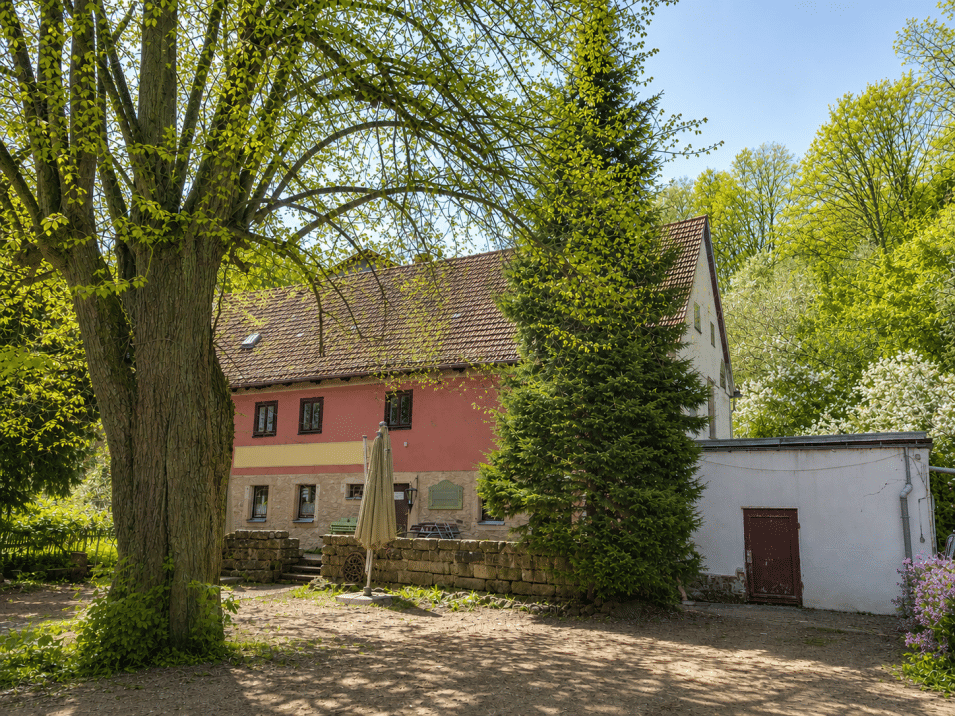 Denkmalgeschütztes Anwesen auf großzügigem Grundstück mit Entwicklungspotenzial!, 1705 Freital