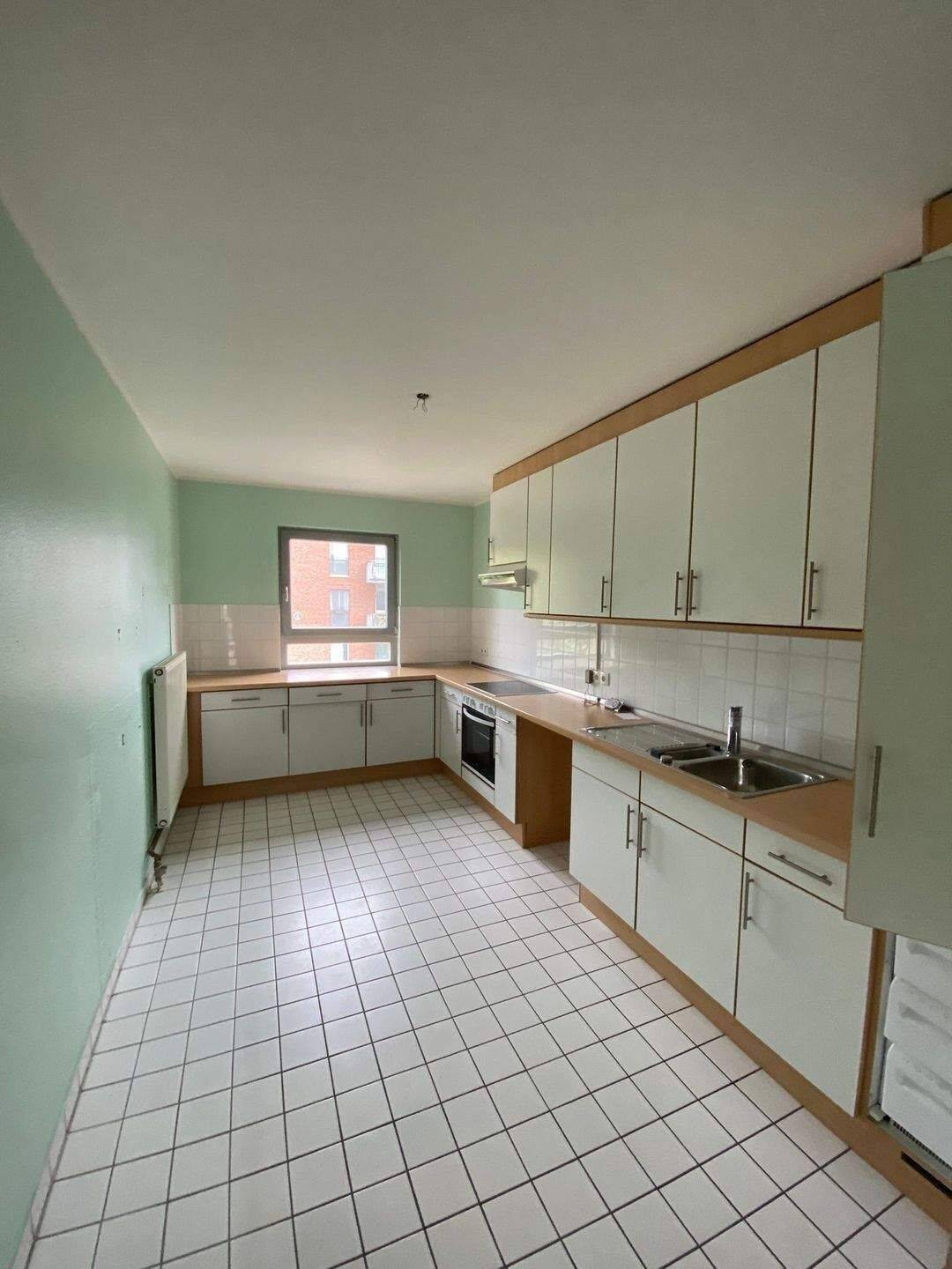 Renovierungsbedürftige 2 Zimmer Wohnung *Duschbad * Balkon * kleiner Keller *EBK *Abstellraum, 12555 Berlin (Treptow-Köpenick Köpenick)