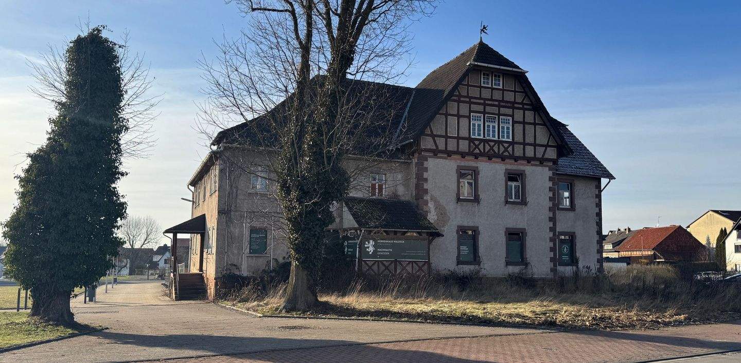 Historisches Herrenhaus mit Bauantrag für bis zu 10 WE – Denkmal trifft Entwicklungspotenzia, 34513 Waldeck