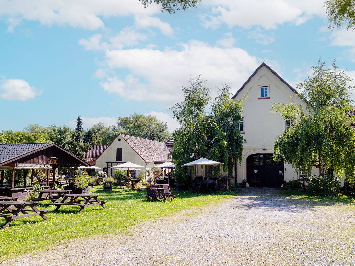 Traditionsreicher Hof Luckmann: Etablierter Park-Biergarten mit gemütlichem Wohnhaus, 49143 Bissendorf