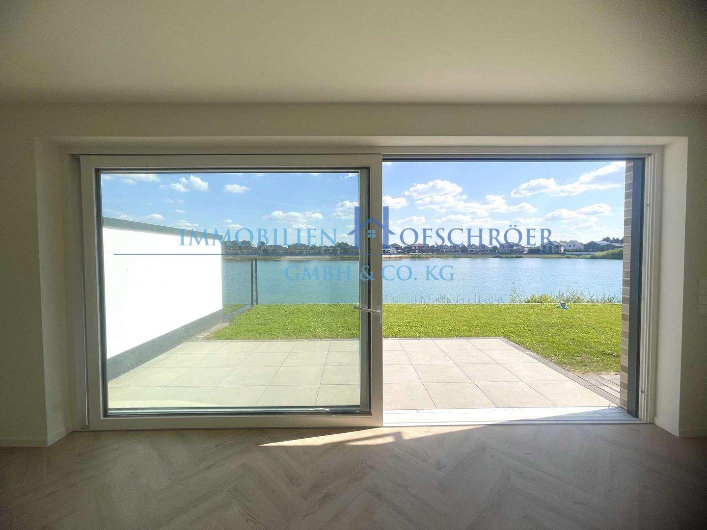 Urlaubsfeeling – und das jeden Tag…! Bezugsfertige Doppelhaushälfte direkt am See in Herzlake!, 49770 Herzlake