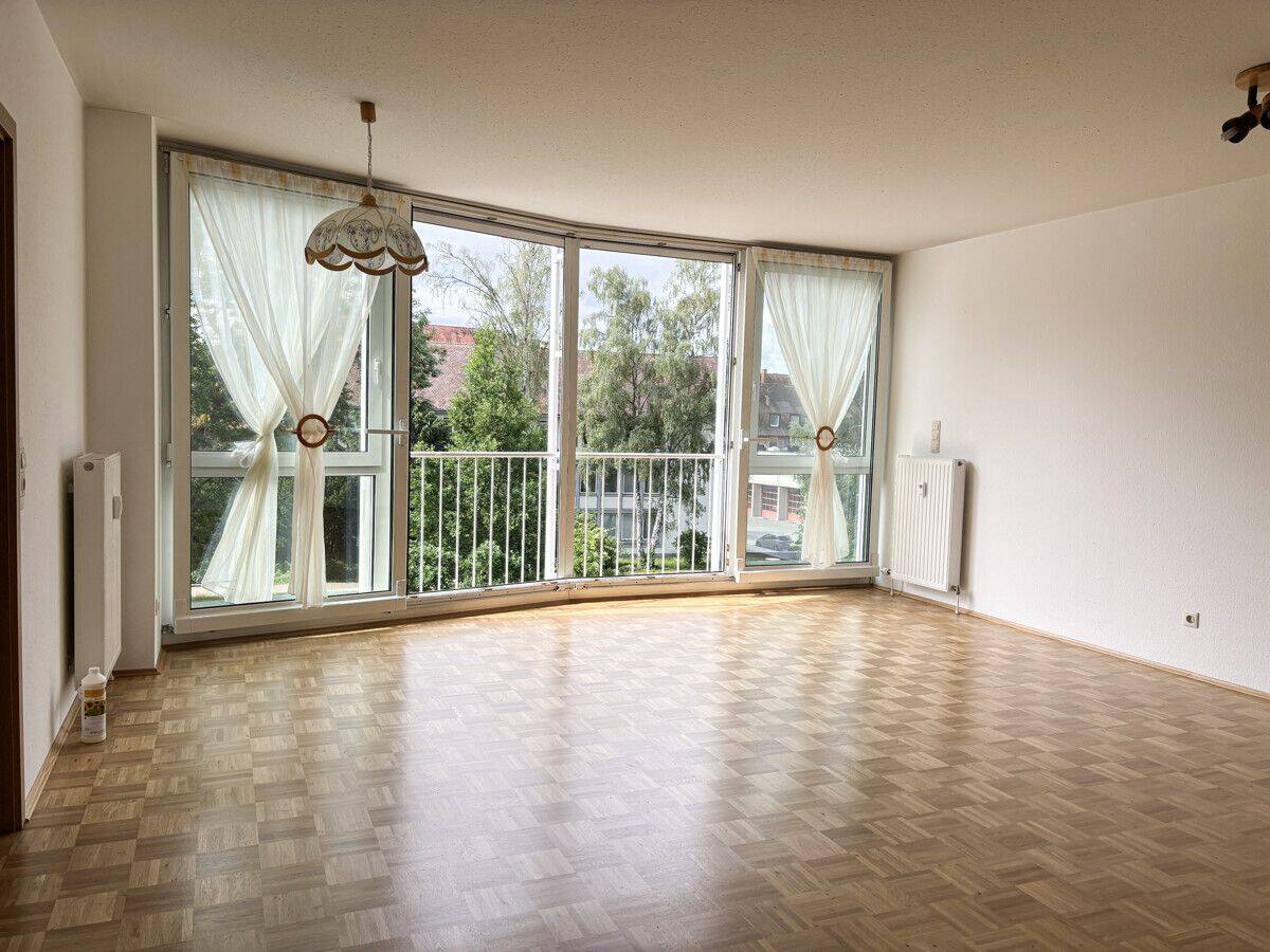 Benediktinerring // Zentrale 3 Zi. Wohnung mit TG-Stellplatz und Französischem Balkon, 78050 Villingen-Schwenningen