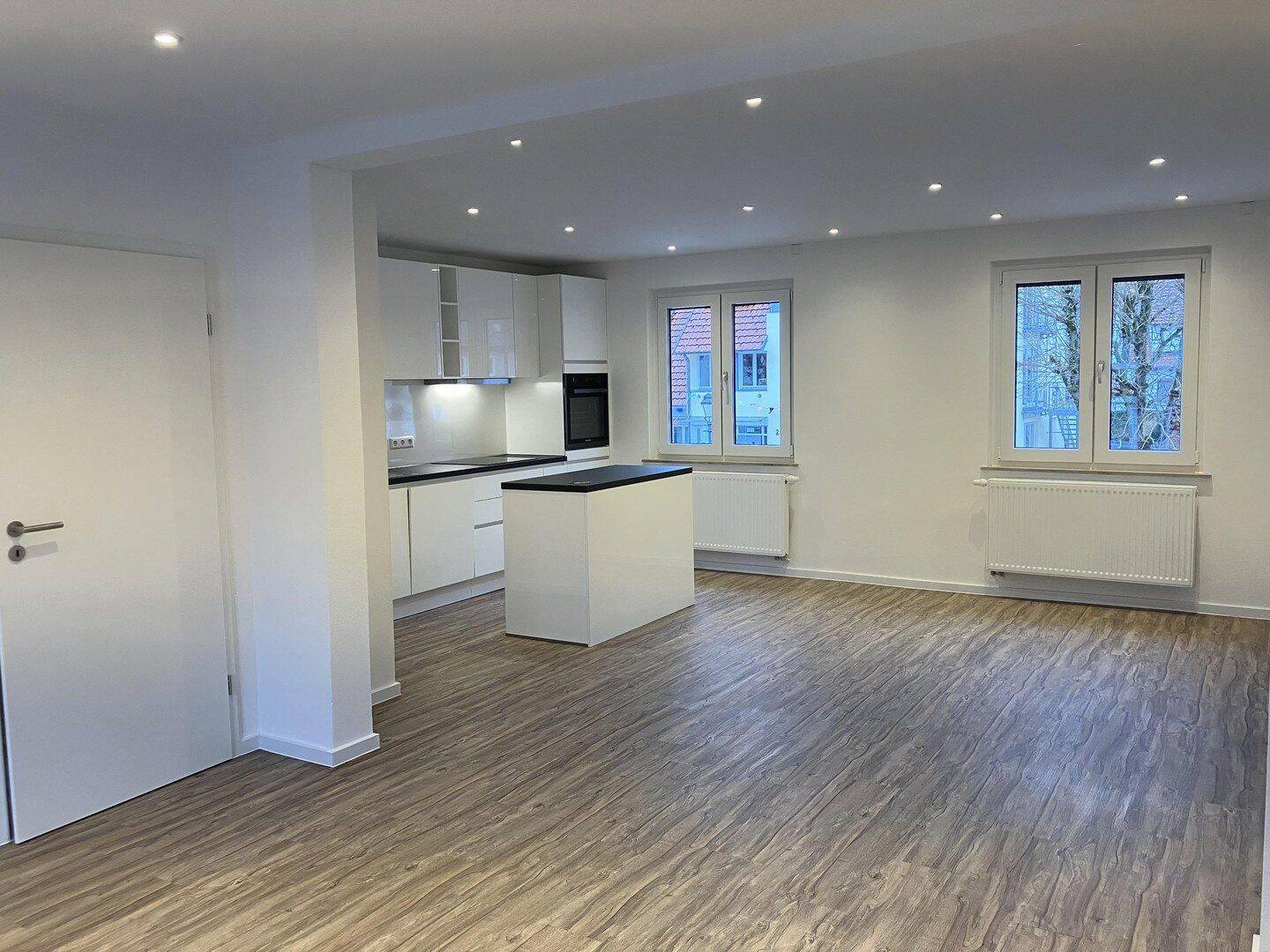 Zweitbezug nach Kernsanierung. Moderne & zentral gelegene 6-Zimmer Wohnung mit EBK, 72393 Burladingen