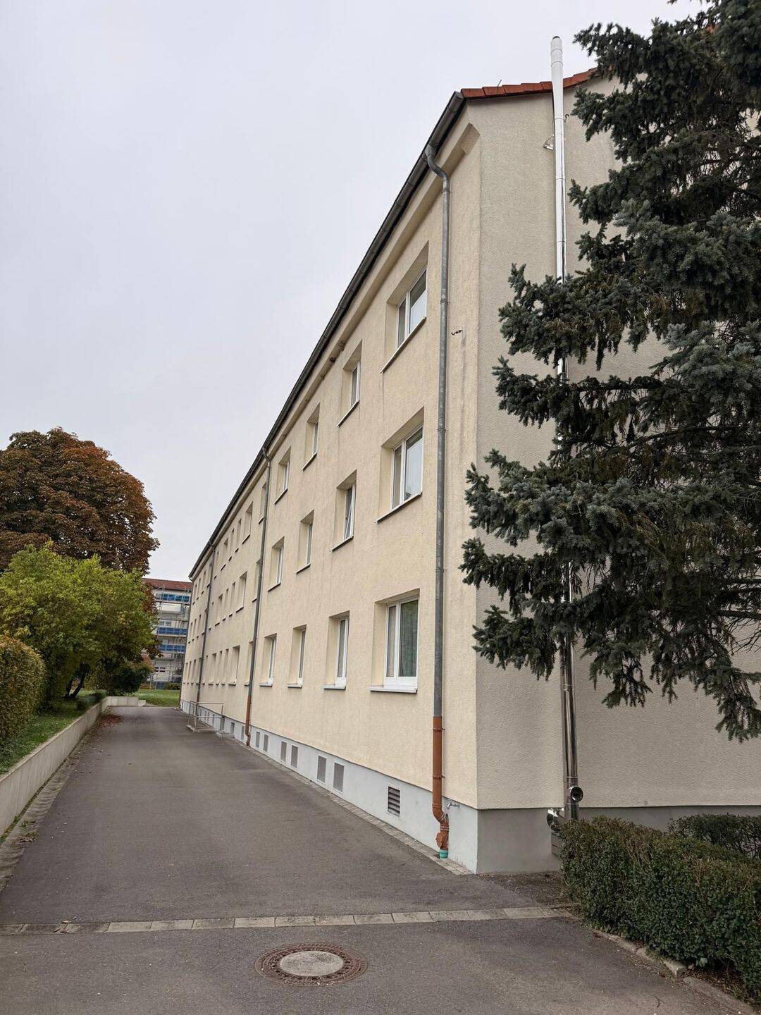 4-Zimmer-Wohnung mit Potenzial und Mietvorteil, 7586 Bad Köstritz