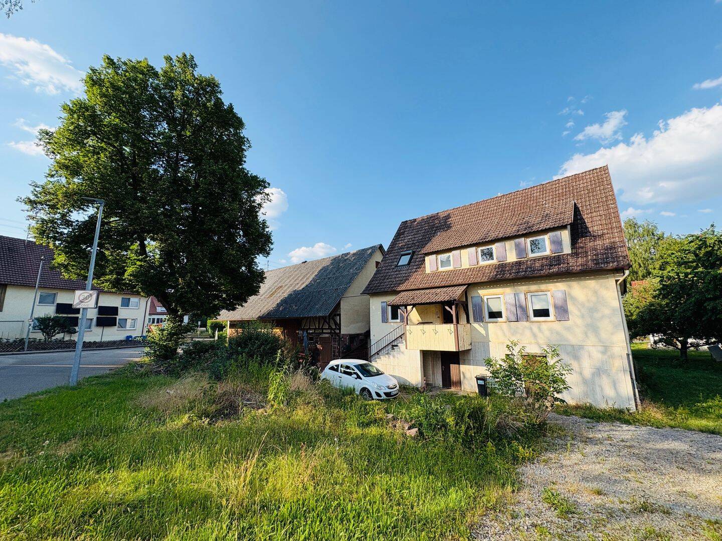 Freistehendes Zweifamilienhaus (zwei neu sanierte Wohnungen) mit Scheune, 72218 Wildberg