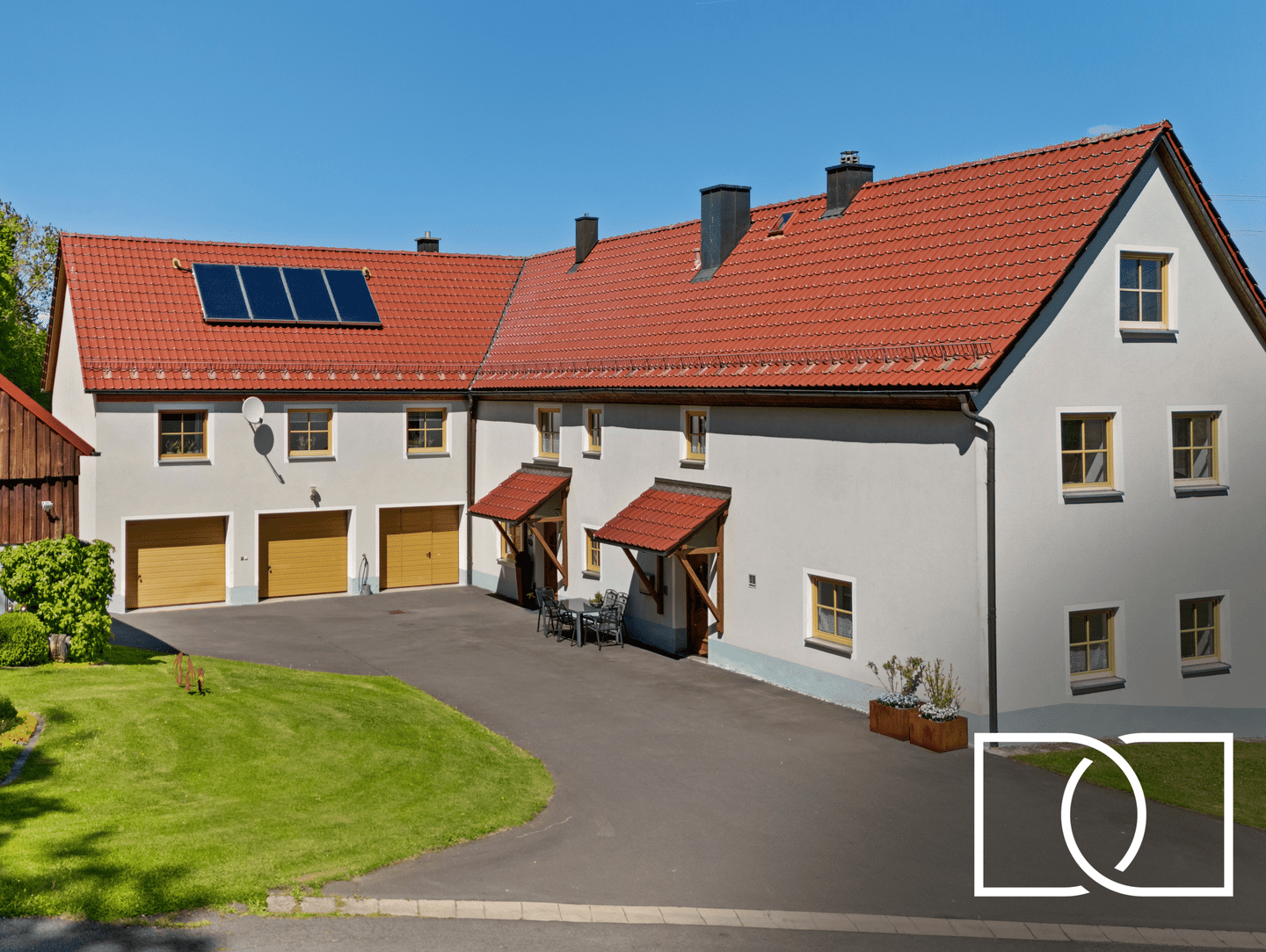 Modernes Zweifamilienhaus: Exklusives Anwesen in Alleinlage auf 2.471 m² Grundstück, 95659 Arzberg