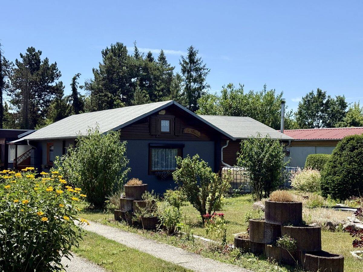 PROVISIONSFREI | Blockbohlenhaus auf über 1.000 qm: ebenerdiger Bungalow mit Garage und Gartenhaus, 16321 Bernau bei Berlin