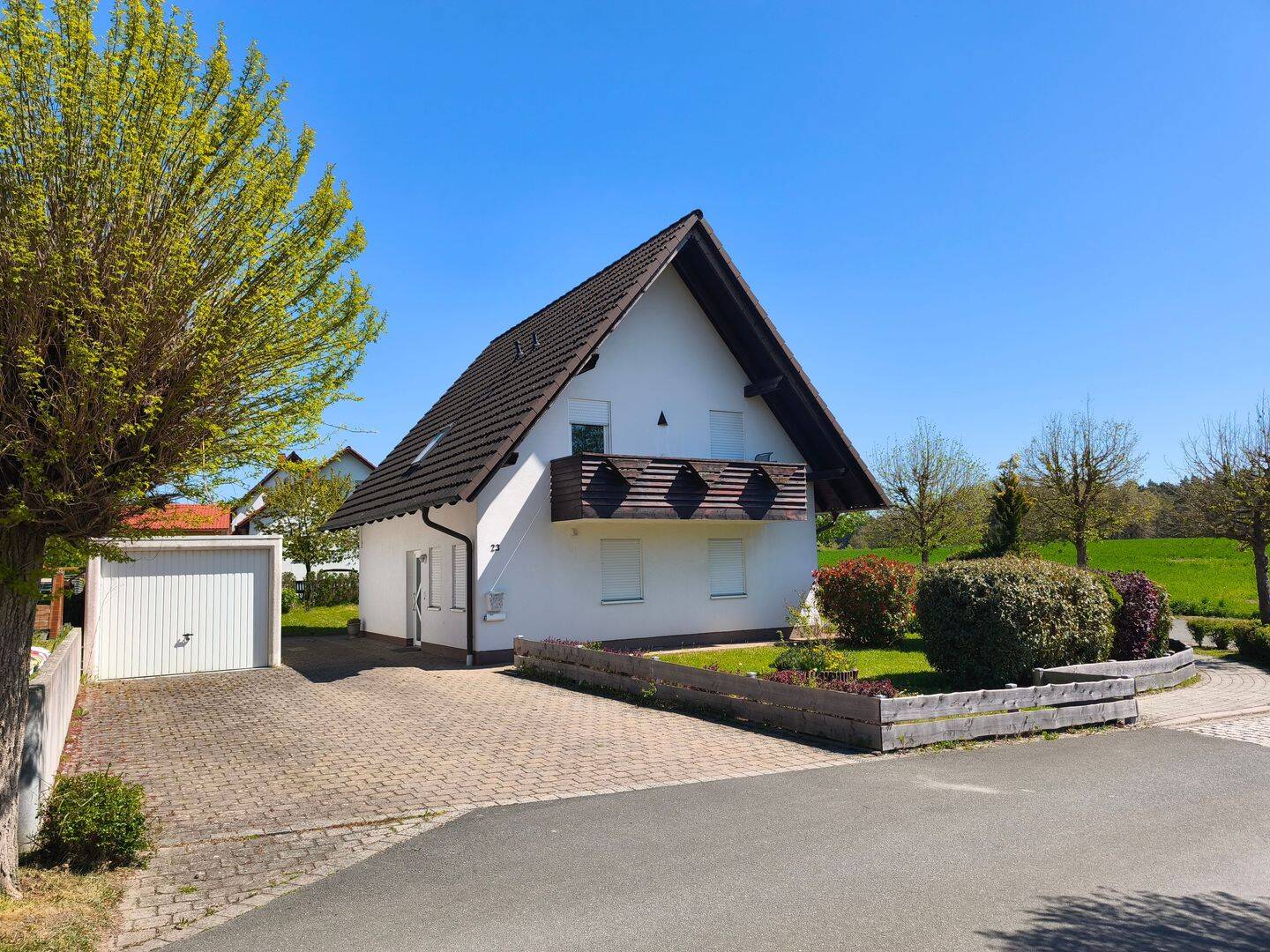 Einfamilienwohnhaus mit Garage, 96279 Weidhausen b. Coburg