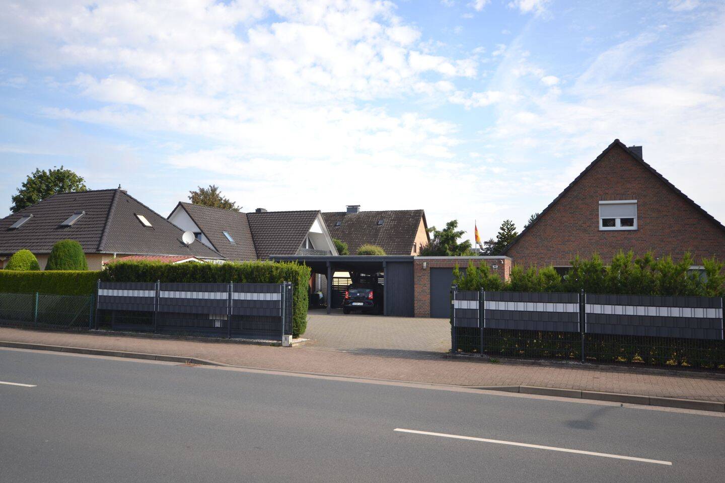 HVV Immobilien: Charmantes Einfamilienhaus mit Einliegerwohnung im Top –Zustand!, 27299 Langwedel
