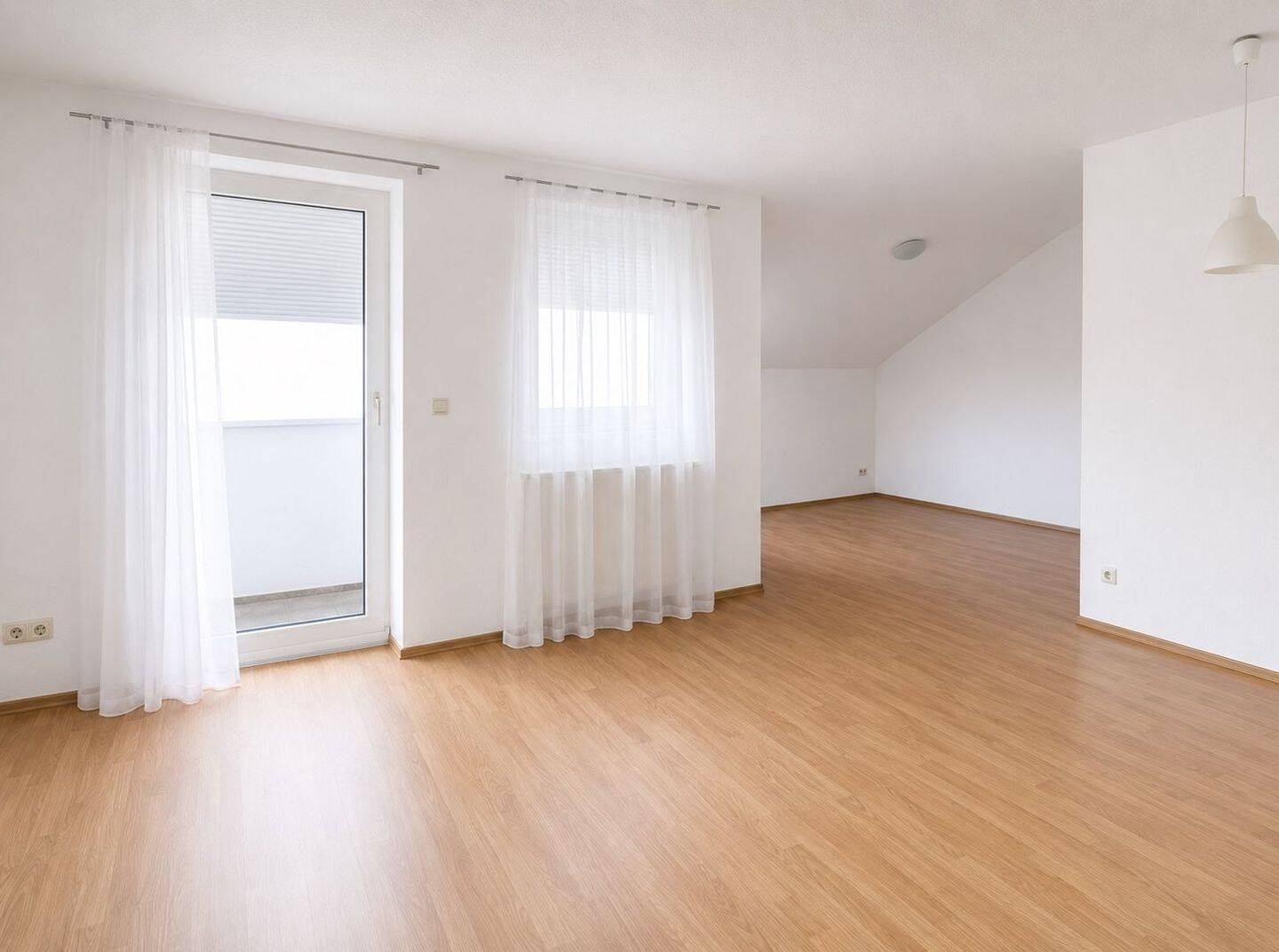 Modernes 1,5-Zimmer-Appartement mit Sonnenbalkon am Roten Hügel, 95445 Bayreuth