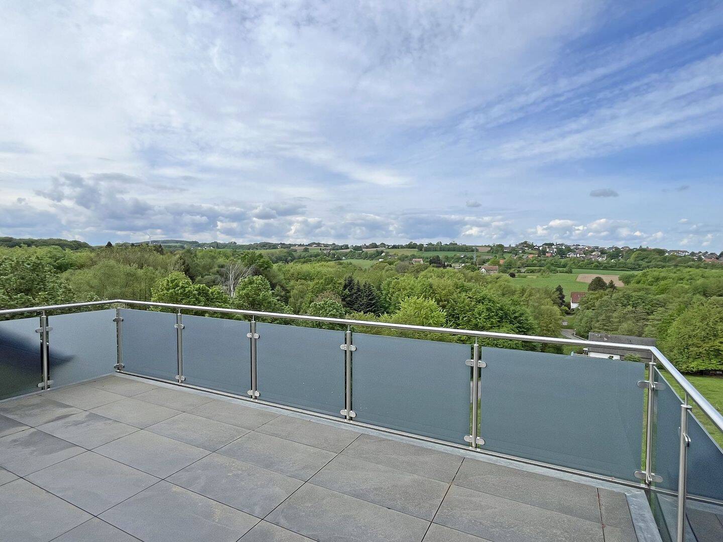 Exklusive 4 Zimmer-Wohnung mit großzügiger Süd-/Westdachterrasse, Fahrstuhl und Garage in Bad Oeynhausen-Oberbecksen, 32547 Bad Oeynhausen