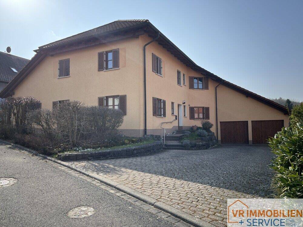Wohnen mit Weitblick: Stilvolles Zweifamilienhaus in idyllischer Randlage von 97450 Gänheim, 97450 Arnstein