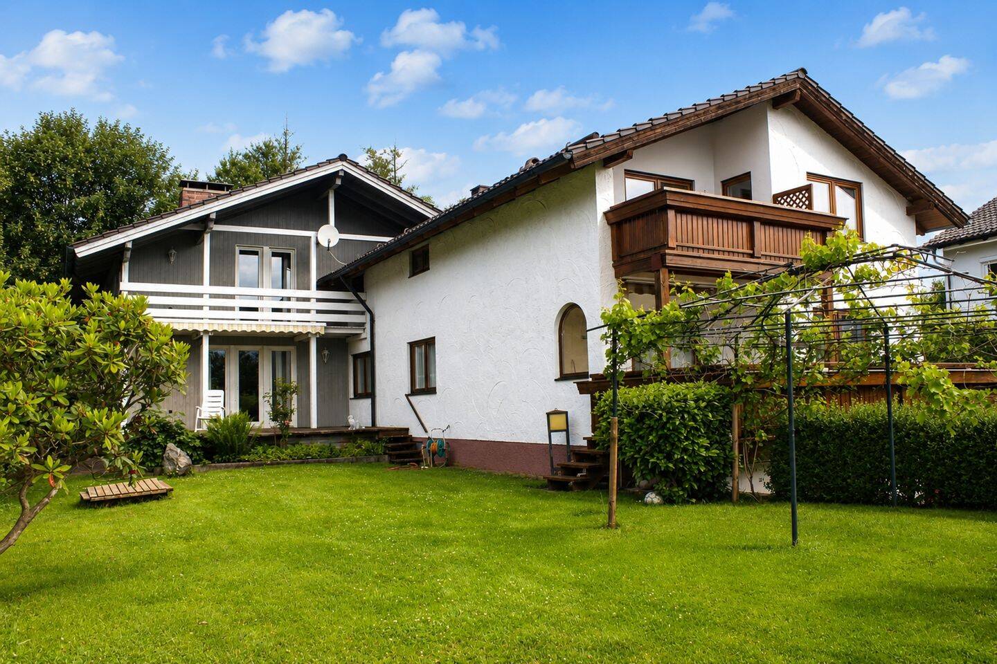 Zweifamilienhaus und Einfamilienhaus auf großzügigem Grundstück – Seltene Gelegenheit bei Rosenheim, 83071 Stephanskirchen