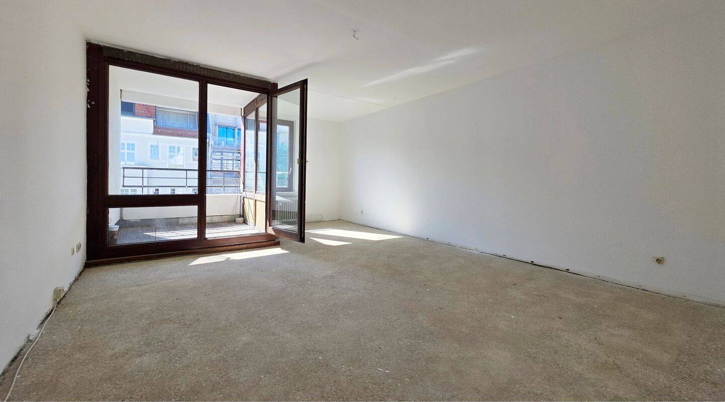 Freie großzügige 3-Zimmer-Wohnung mit Westloggia und Fahrstuhl nur 300 Meter vom Kudamm!, 10629 Berlin (Charlottenburg-Wilmersdorf Charlottenburg)