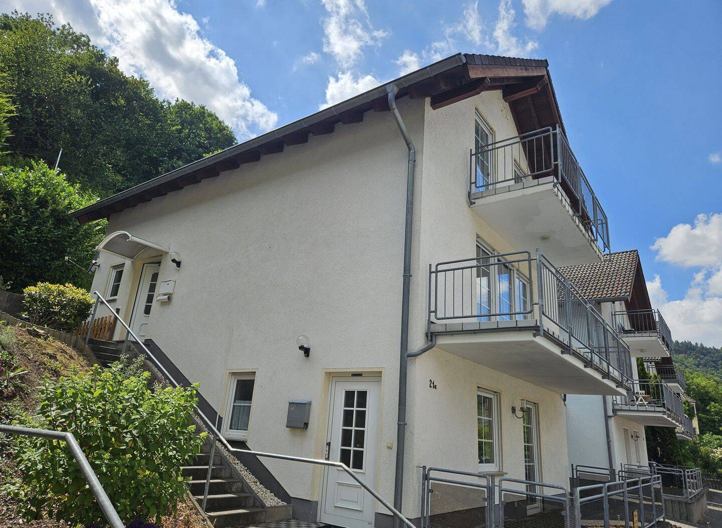 Vielseitig nutzbares Haus mit zusätzlicher Einliegerwohnung, Garten, Garage und KFZ-Stellplätzen, 56821 Ellenz-Poltersdorf